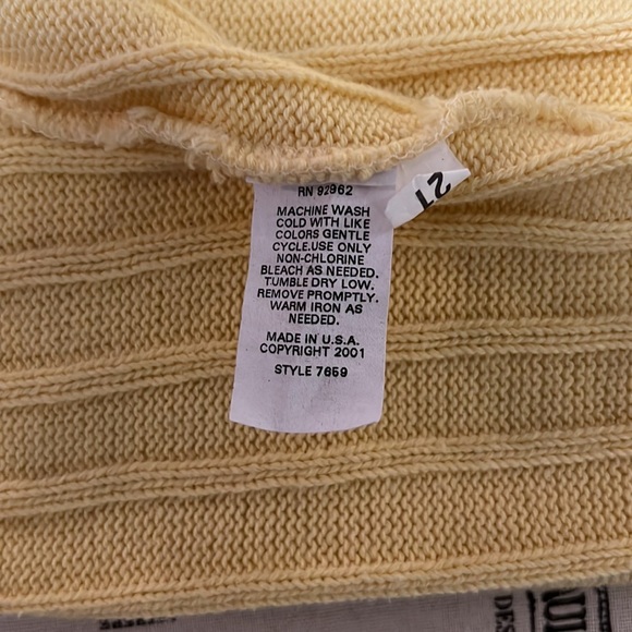 Gloria Vanderbilt Medium Yellow sweater vest - Picture 7 of 7